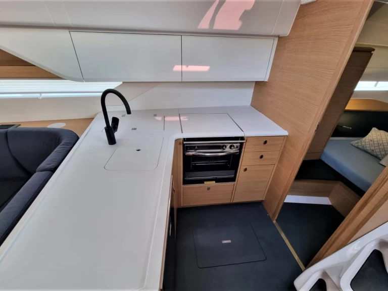YachtCharter in Punat - Elan Elan E6 auf SamBoat