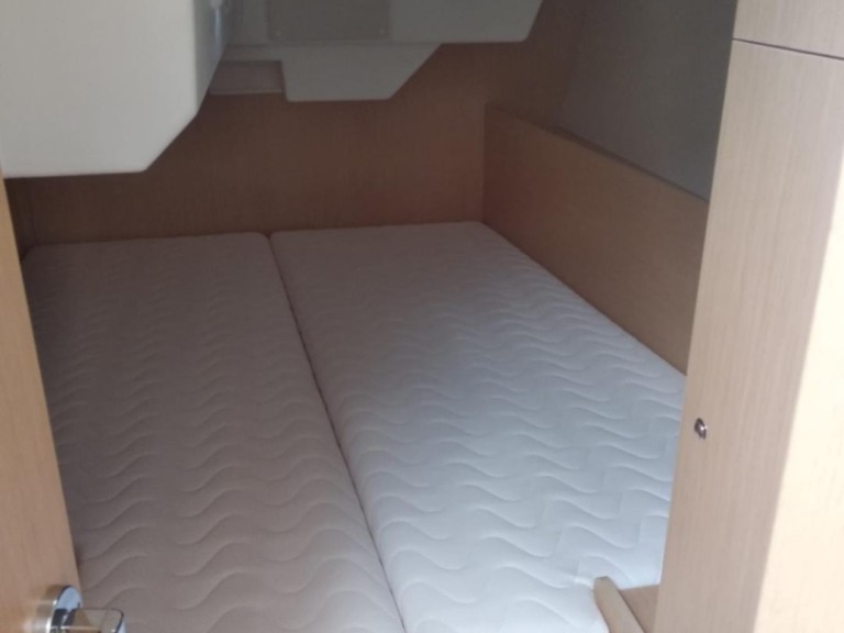 Segelboot mit oder ohne Skipper Bénéteau mieten in La Spezia