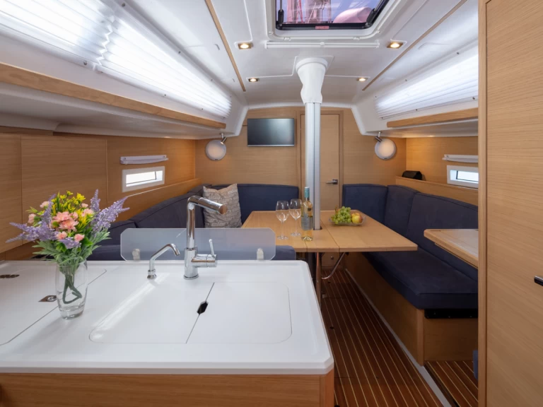 Elan E4 mieten Betina