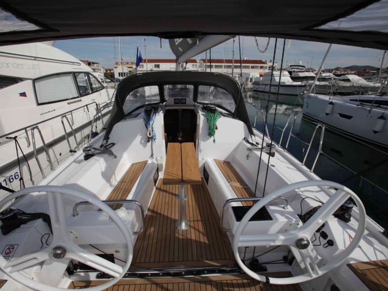 Segelboot mit oder ohne Skipper Elan mieten in Betina