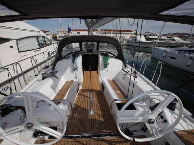 Segelboot mit oder ohne Skipper Elan mieten in Betina