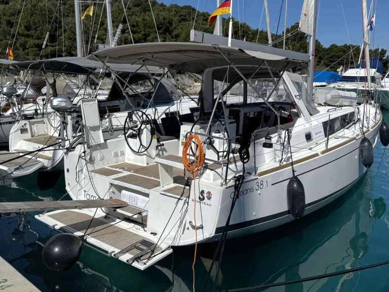YachtCharter in Rogoznica - Bénéteau Oceanis 38.1 auf SamBoat