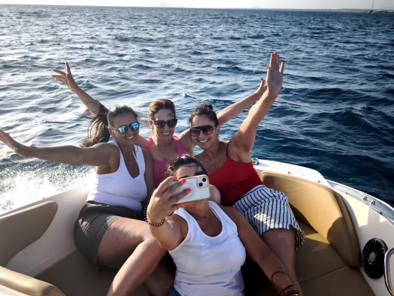 Ein Sea Ray SPX 210 mieten in Sal Island