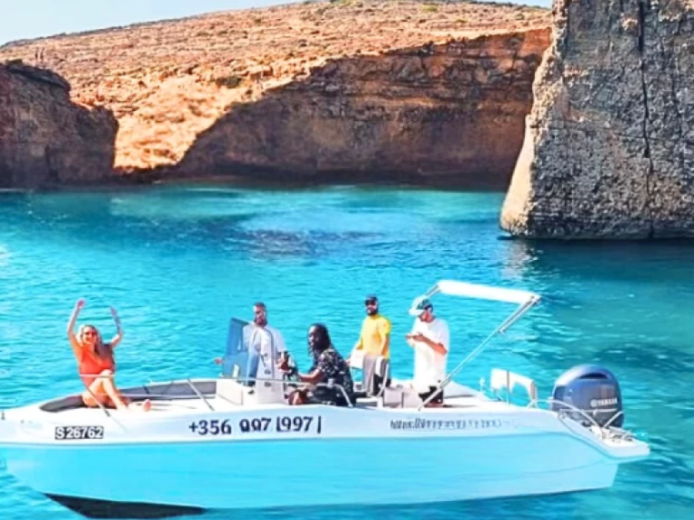 Ein Bluemax 23 Open Boat  mieten in Comino