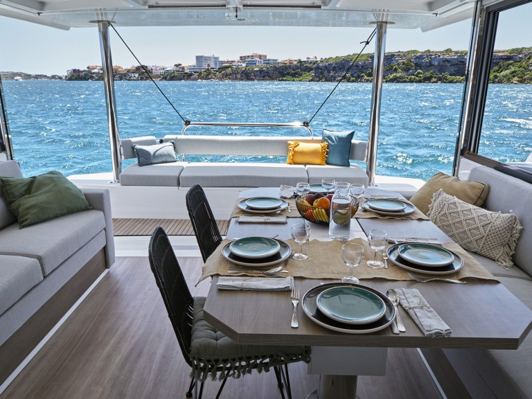 Katamaran mieten in Rogoznica zum besten Preis