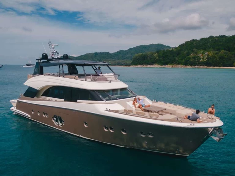 Yacht mit oder ohne Skipper MonteCarloYachts mieten in Phuket