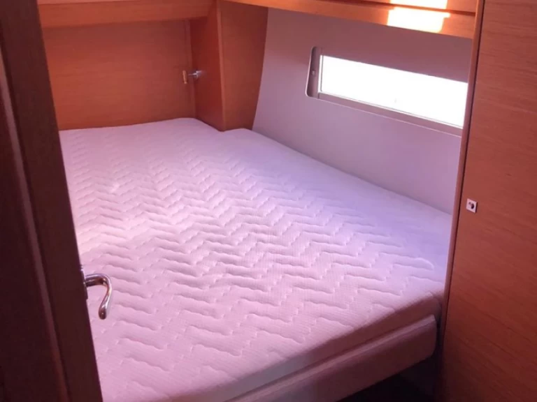 Ein Dufour Dufour 470 mieten in Cagliari