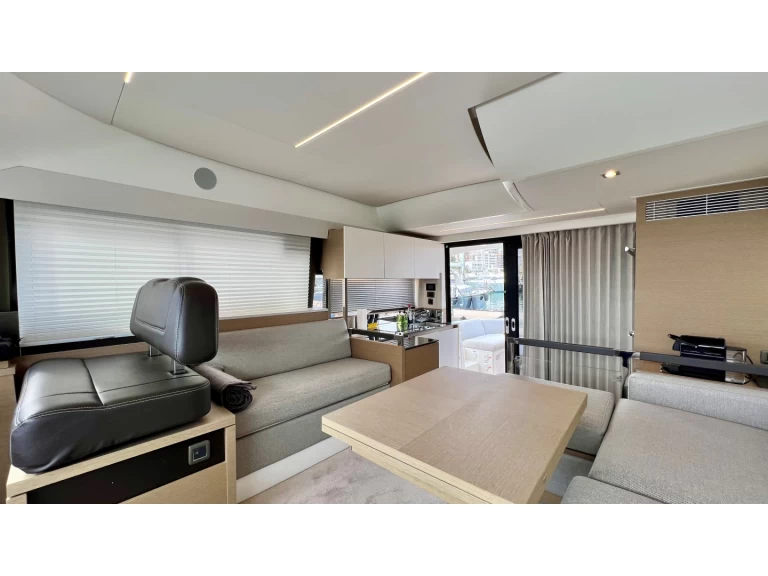 Motorboot mit oder ohne Skipper Prestige mieten in Palma de Mallorca