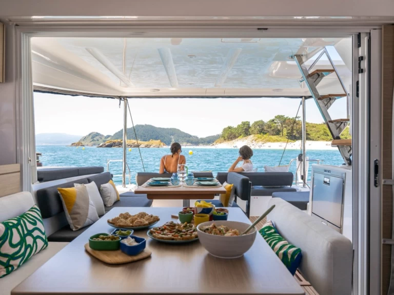 Katamaran mieten in Cugnana Verde zum besten Preis