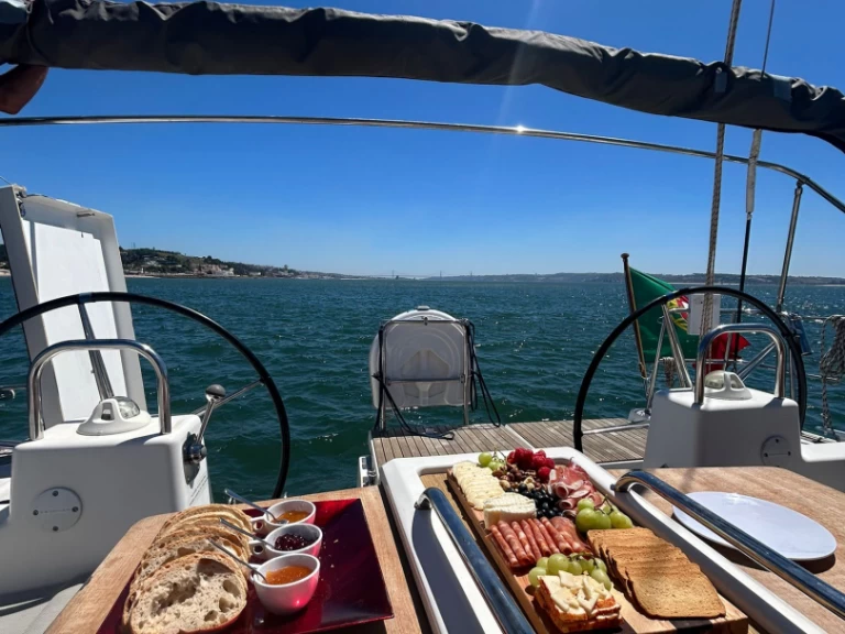 Ein Dufour Dufour 460 Grand Large mieten in Cascais