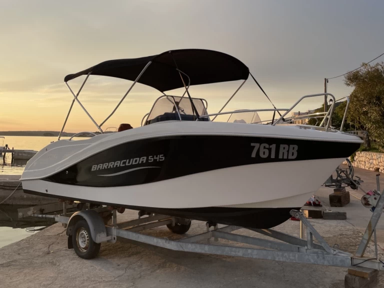 Motorboot mit oder ohne Skipper Barracuda mieten in Rab