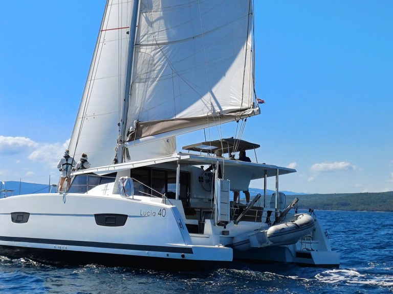 Ein Fountaine Pajot Lucia 40 mieten in Punat