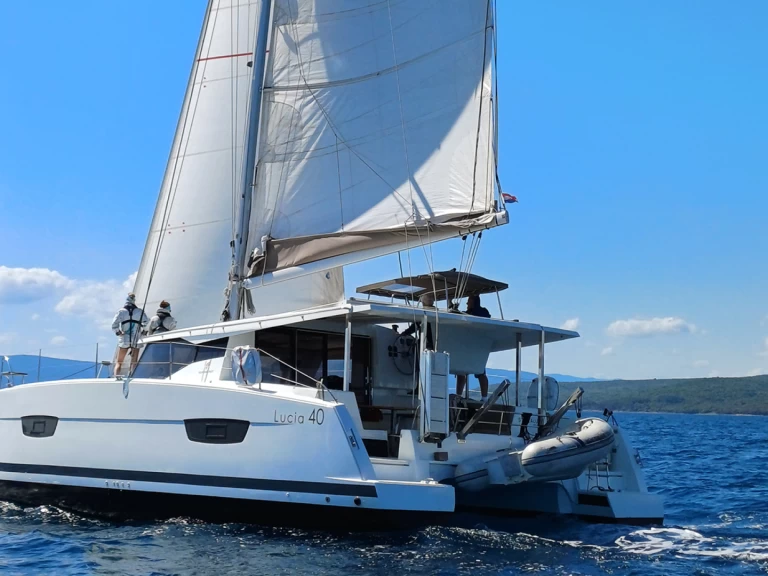 Ein Fountaine Pajot Lucia 40 mieten in Punat