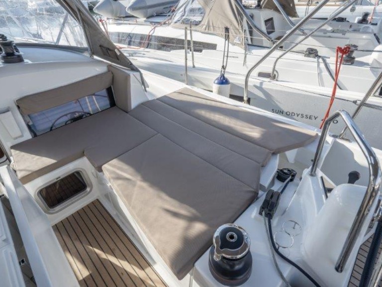 Ein Jeanneau Sun Odyssey 440 mieten in Piso Livadi