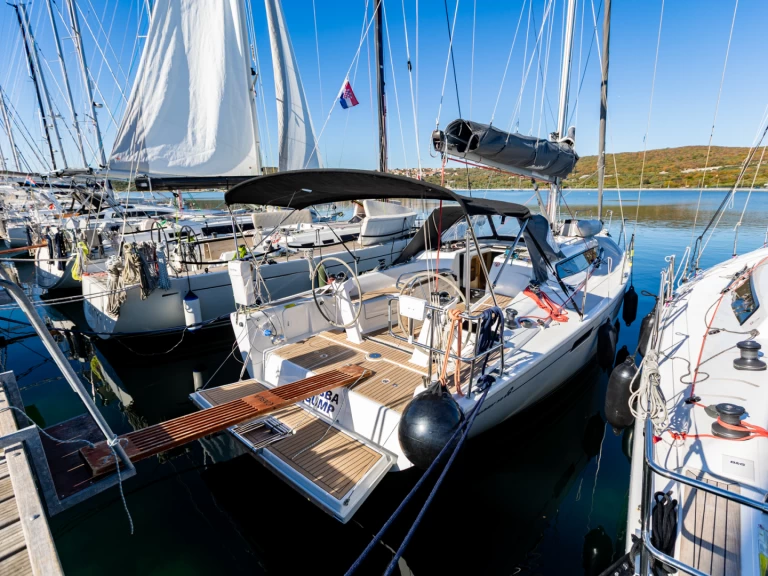 Ein Dehler Dehler 38 SQ mieten in Punat