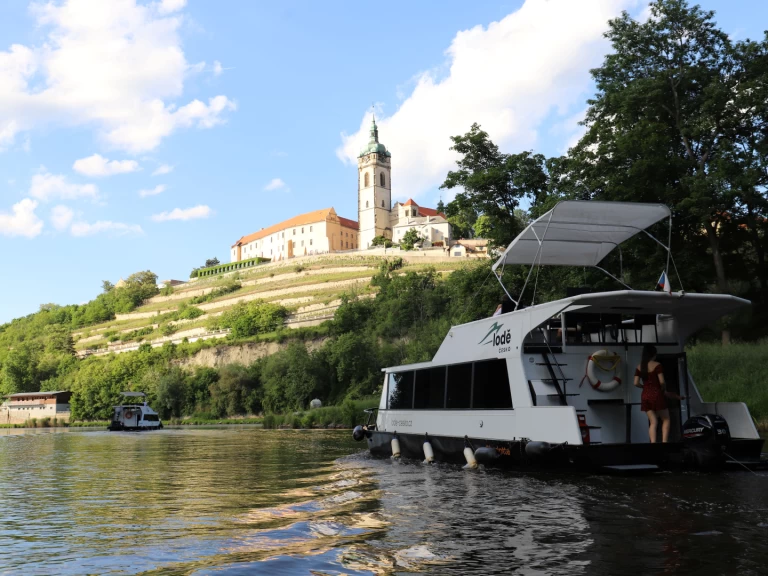 Boot mieten Mělník günstig YB35