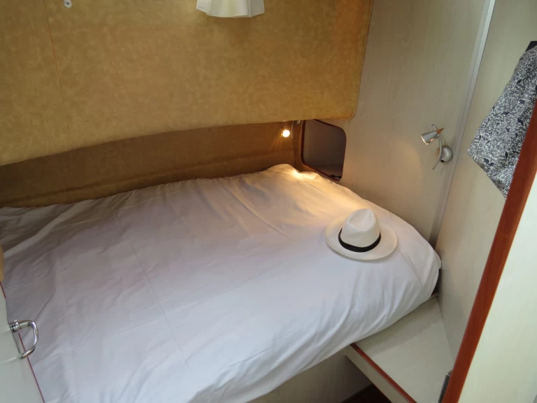 Nicols Yacht Confort Groupe 8-10 p. mieten Grez-Neuville