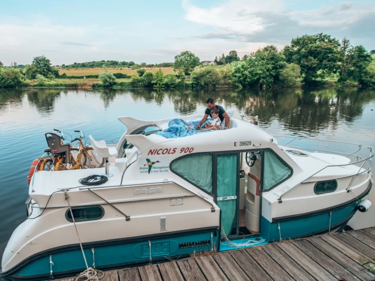 YachtCharter in Sablé-sur-Sarthe - Nicols Yacht Confort Family 4-7 p. auf SamBoat