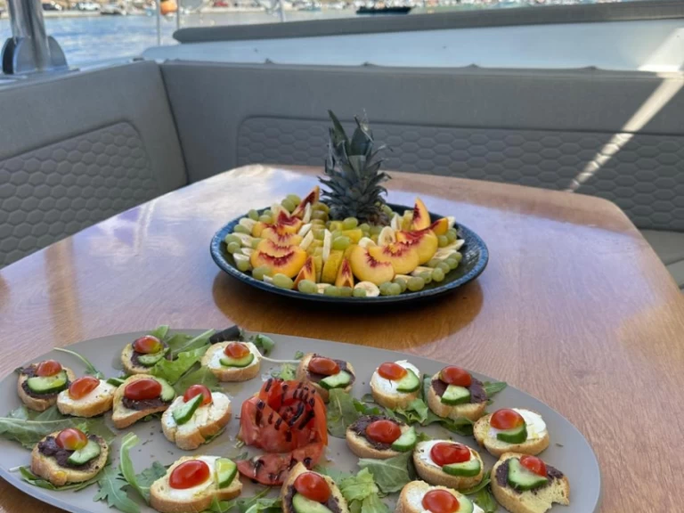 Katamaran mieten in Ornós zum besten Preis