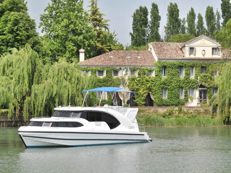 YachtCharter in Casale sul Sile - Houseboat Holidays Italia Minuetto 6+ auf SamBoat