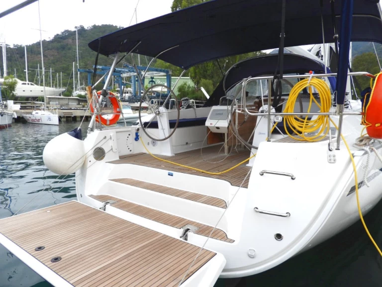 YachtCharter in Lavrion - Bavaria Cruiser 51 auf SamBoat