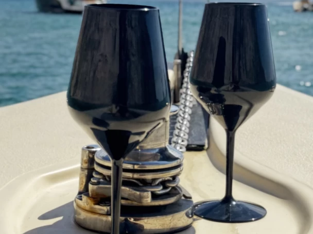 Ein Victor Victor 7.4M mieten in Agía Kiriakí