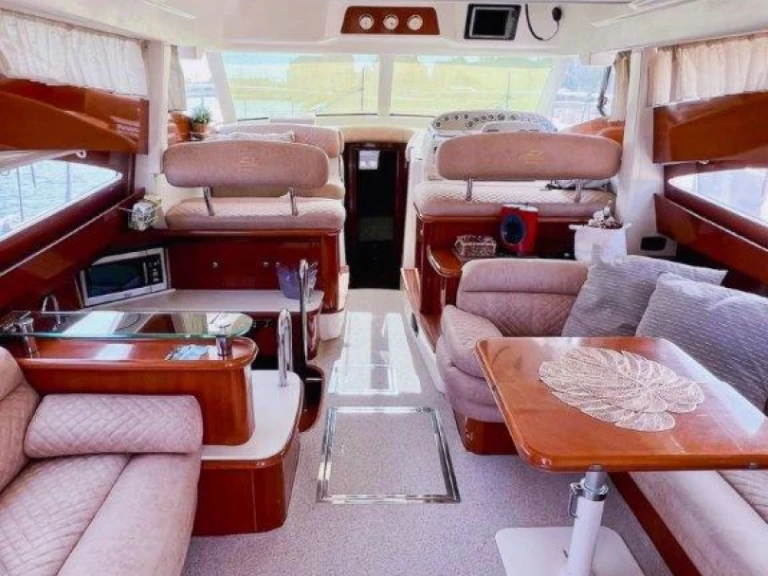 Motorboot mit oder ohne Skipper Jeanneau mieten in Podstrana