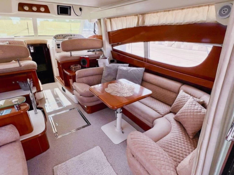 Motorboot mieten in Bol zum besten Preis