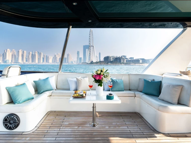 Yacht mieten in Dubai Marina zum besten Preis