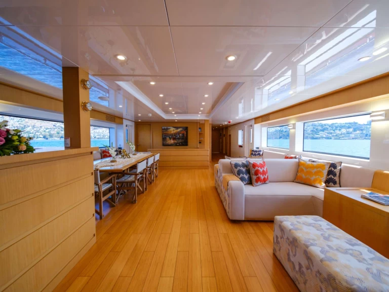 Vermietung Yacht Custom mit Führerschein