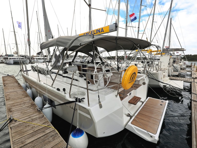 Ein Bavaria Bavaria C42 mieten in Šibenik