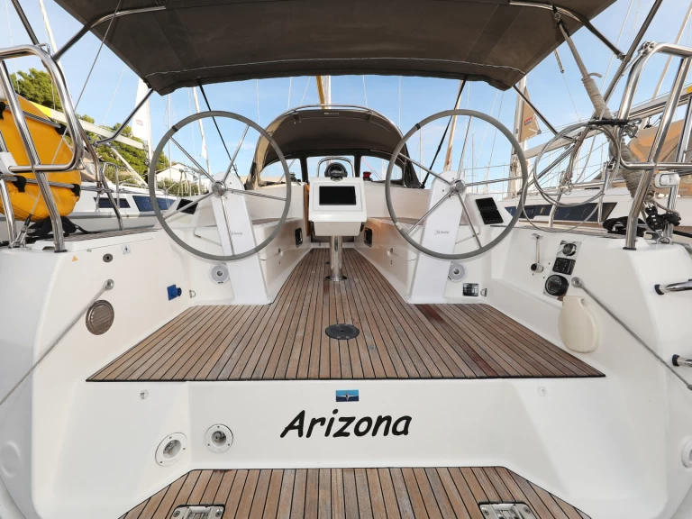 Ein Bavaria Cruiser 34 mieten in Šibenik