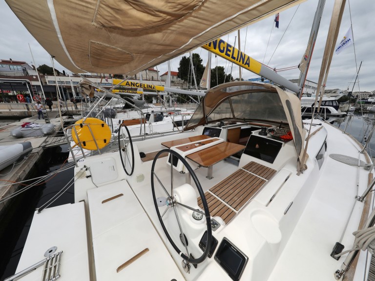 Ein Dufour Dufour 350 Grand Large mieten in Šibenik