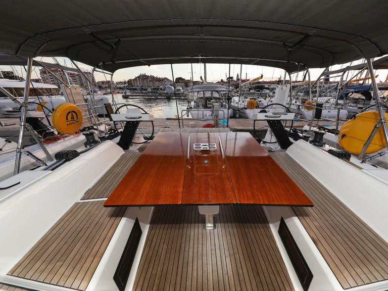 Ein Dufour Dufour 470 mieten in Trogir