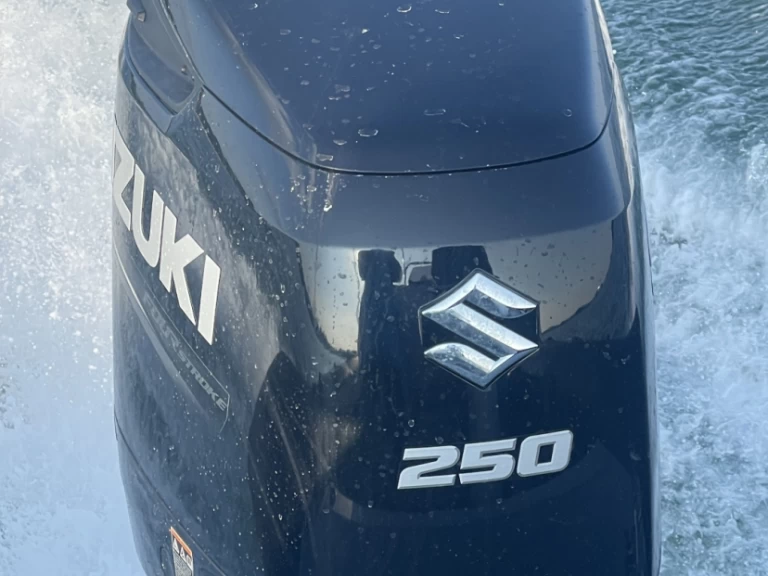 Schlauchboot mit oder ohne Skipper Valiant mieten in Baden