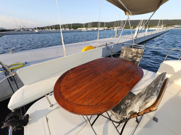 Cobra Yachts Futura 40 Grand Horizon mieten Sveti Filip i Jakov