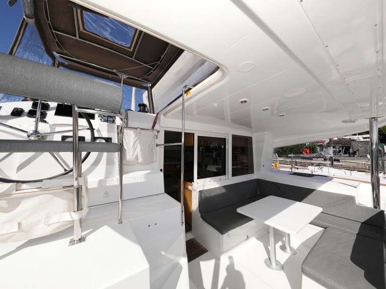 Ein Lagoon Lagoon 400 S2 mieten in Šibenik