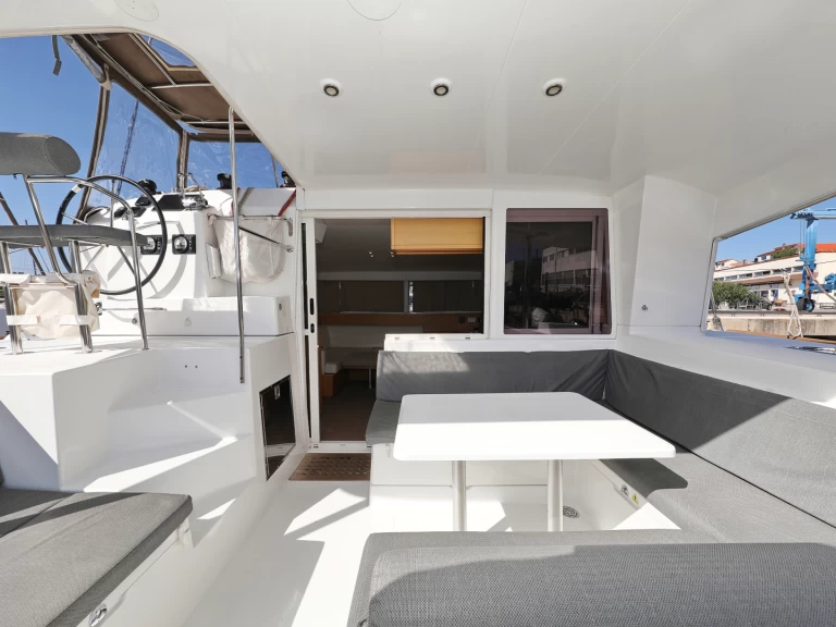 Boot mieten Šibenik günstig Lagoon 400 S2