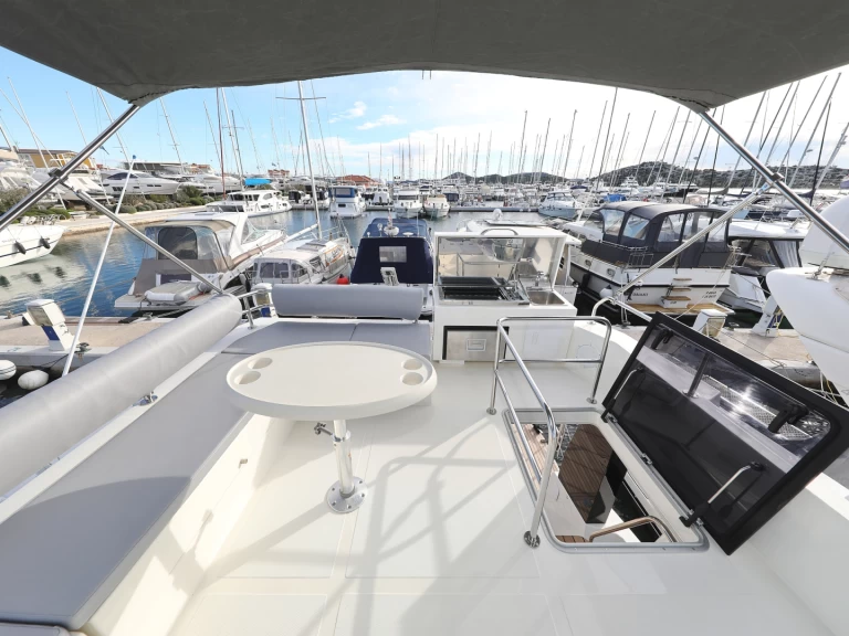 Bootsverleih Cobra Yachts Seamaster 45 Šibenik Samboat