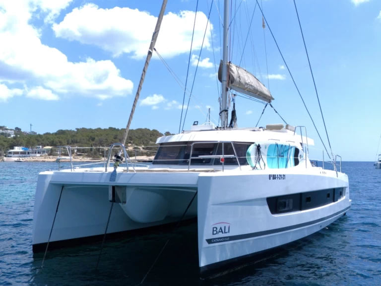 Ein Bali Bali Catspace Voile mieten in Ibiza Town