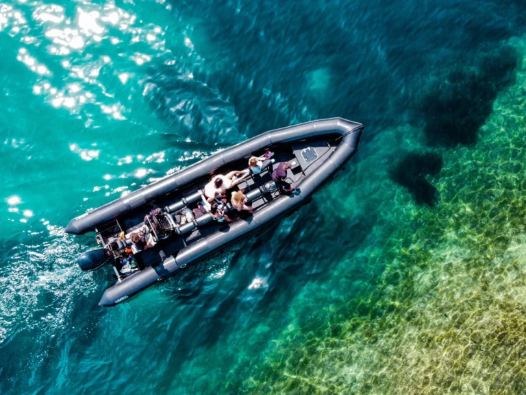 Ein Narwhal Fast 900 mieten in Cannes