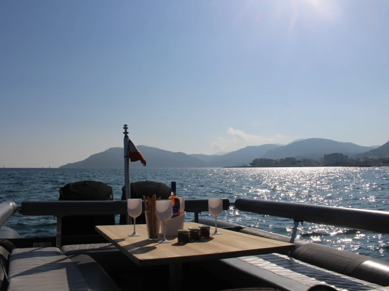 Schlauchboot mieten in Cannes zum besten Preis