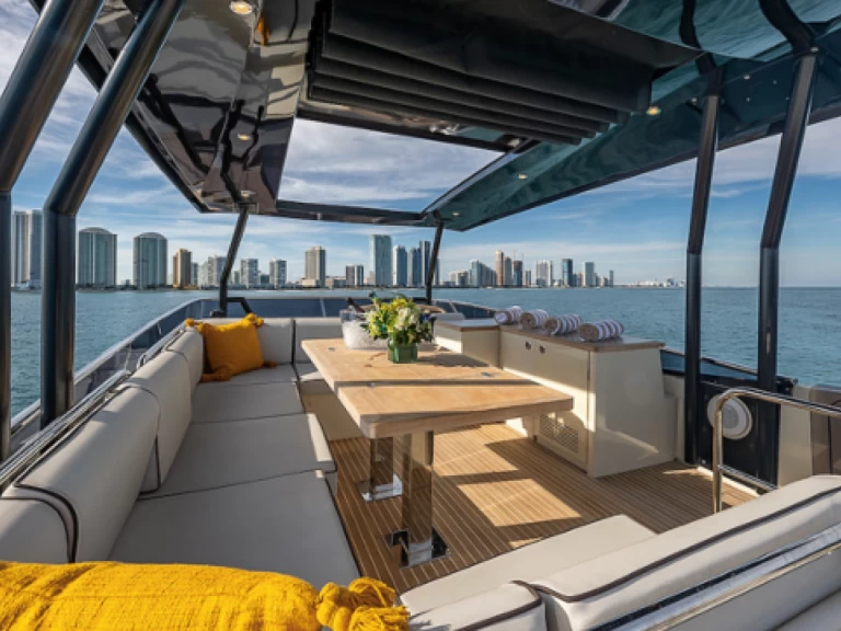 Sunseeker Sunseeker 60 mieten Dubai Marina