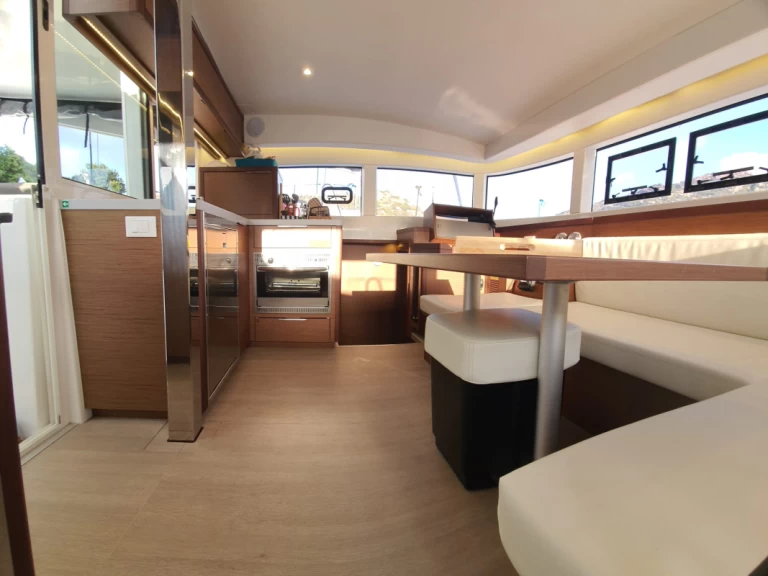 Ein Lagoon Lagoon 40 mieten in Olbia