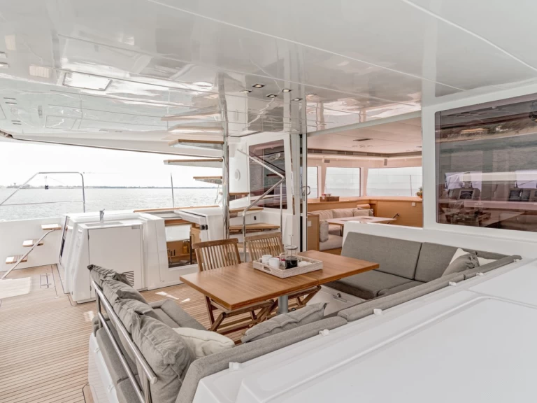 YachtCharter in Sant Antoni de Portmany - Lagoon Lagoon 560 auf SamBoat