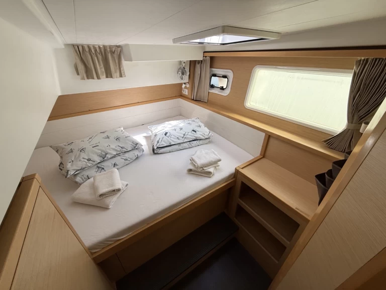 YachtCharter in Lavrion - Lagoon Lagoon 39 auf SamBoat