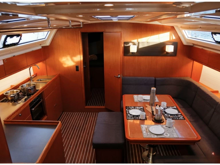 Ein Bavaria Cruiser 46 mieten in Olbia