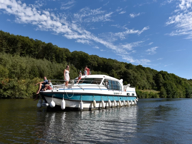 YachtCharter in Sablé-sur-Sarthe - Nicols Yacht Confort Groupe 8-10 p. auf SamBoat