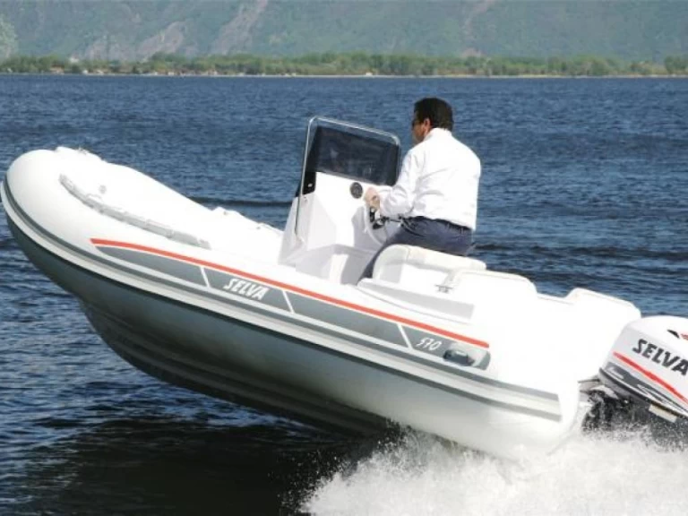 Ein  Selva 570 mieten in Siracusa