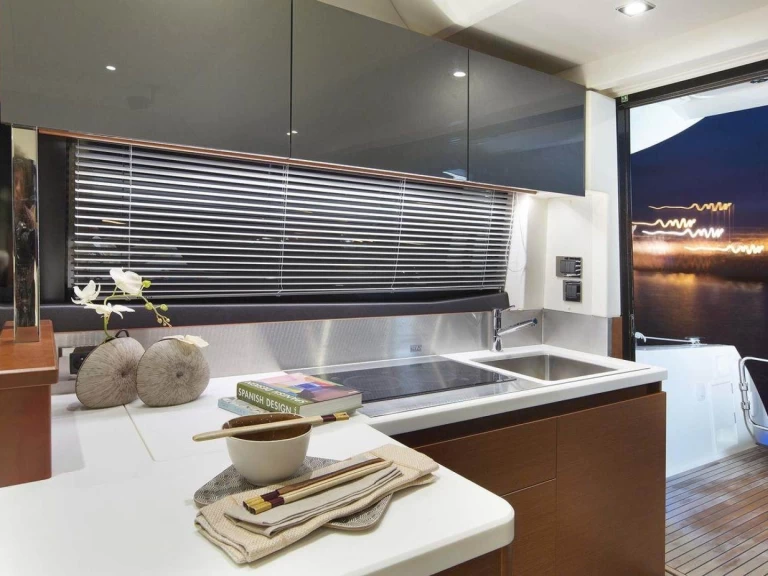 Prestige Prestige 450 Fly mieten Giardini-Naxos